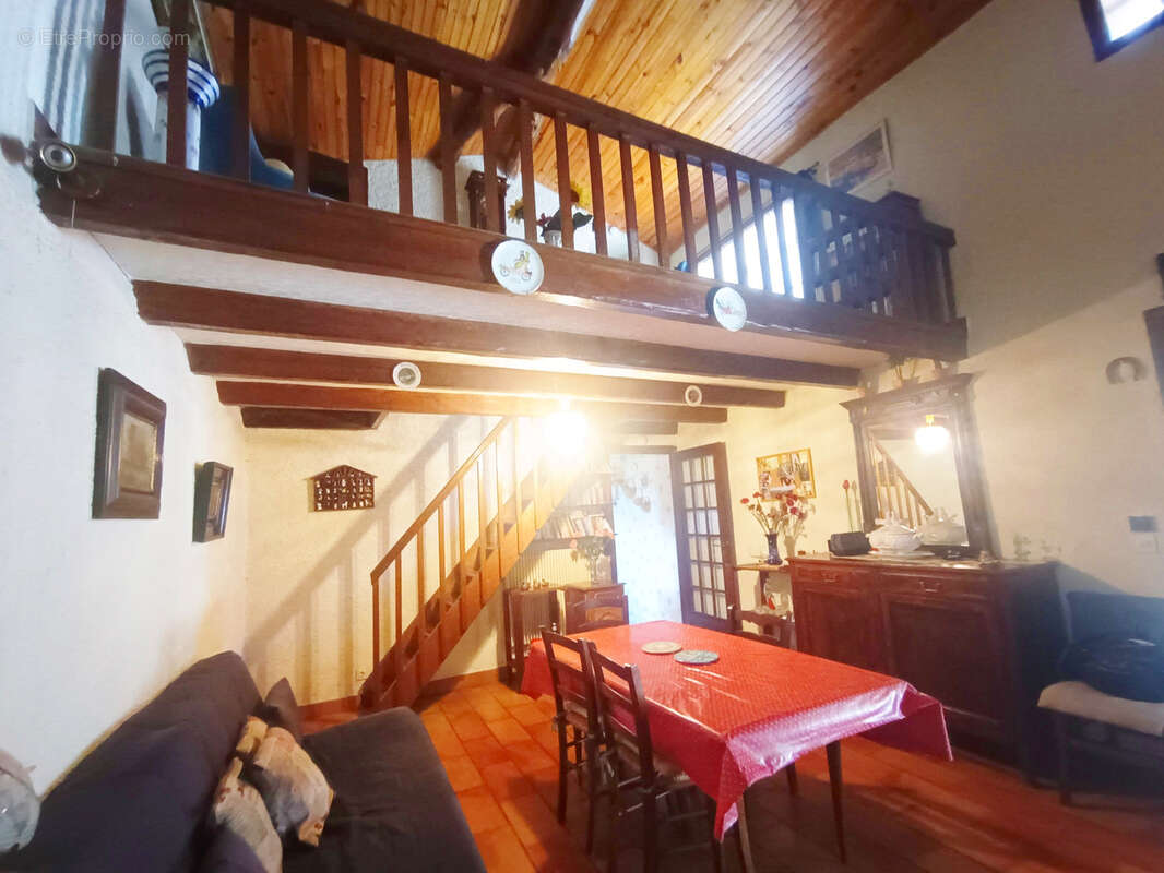 Maison à SAINT-JULIEN-LE-ROUX