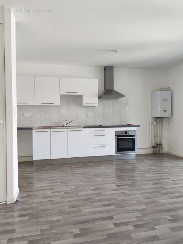 NOUVEAU dans notre agence : Appartement lumineux avec balcon, parking sécurisé et ascenseur à Bruz centre - photo 3
