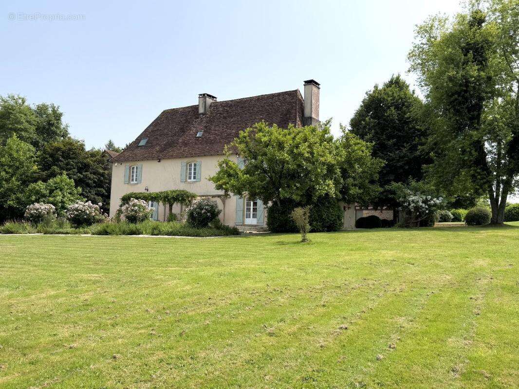 Maison à SARRAZAC