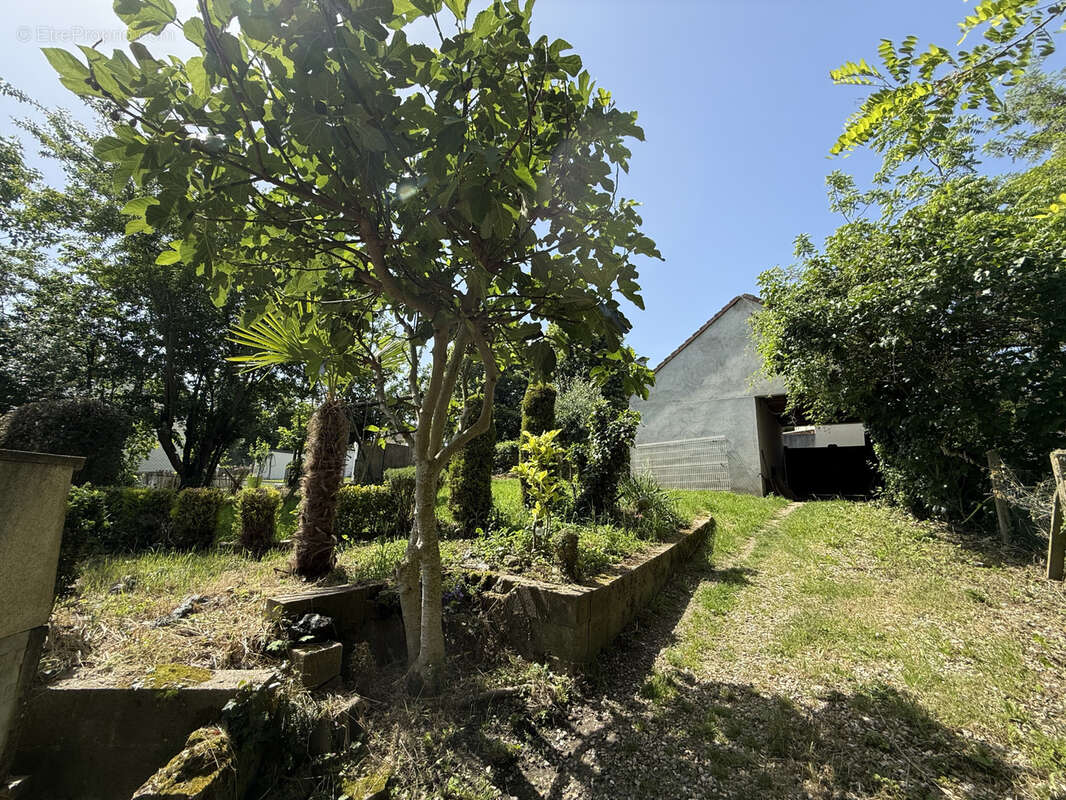 Maison à JOUY-LE-MOUTIER
