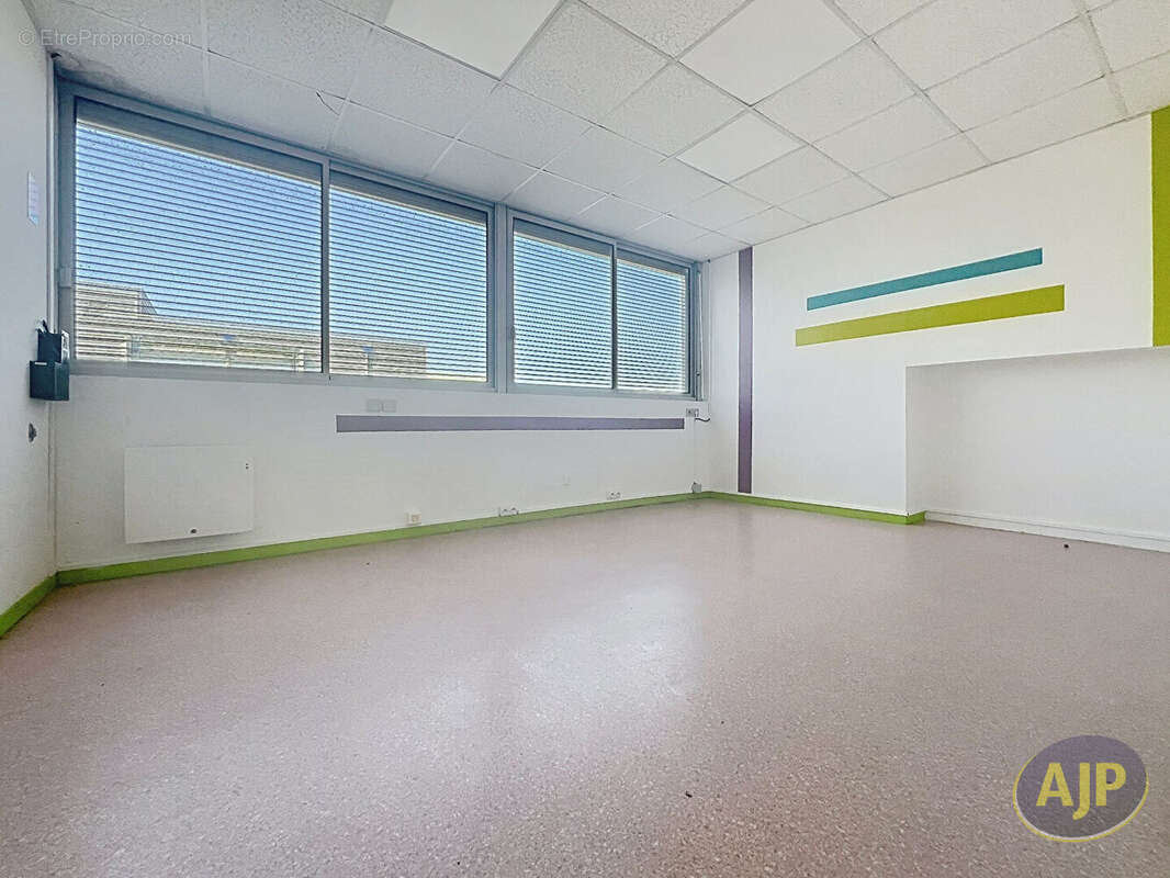 Local commercial Segre - photo 9