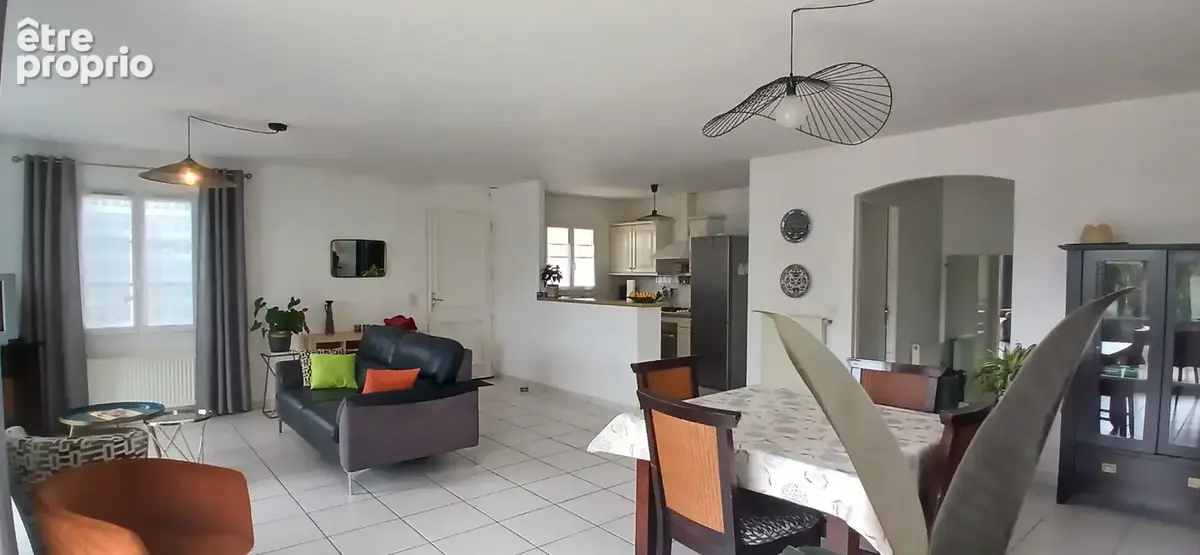 PLAIN PIED  122 m² et garage - Saint Sulpice De Royan 5 pièce(s) sur  679m² - photo 6