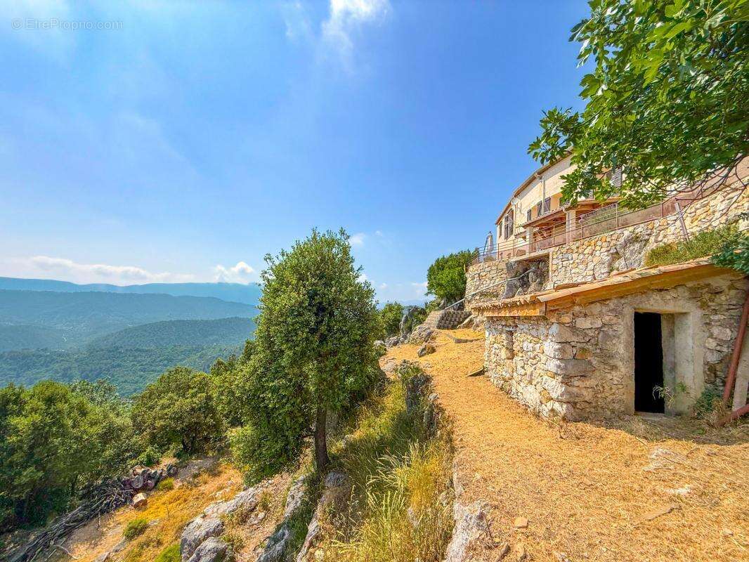 Bâtisse de 180,30 m², 3 appartements + Terrain 34 443 m² - photo 29