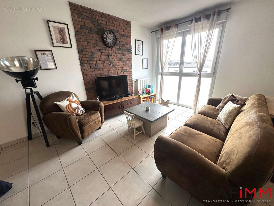 Appartement à MEYZIEU