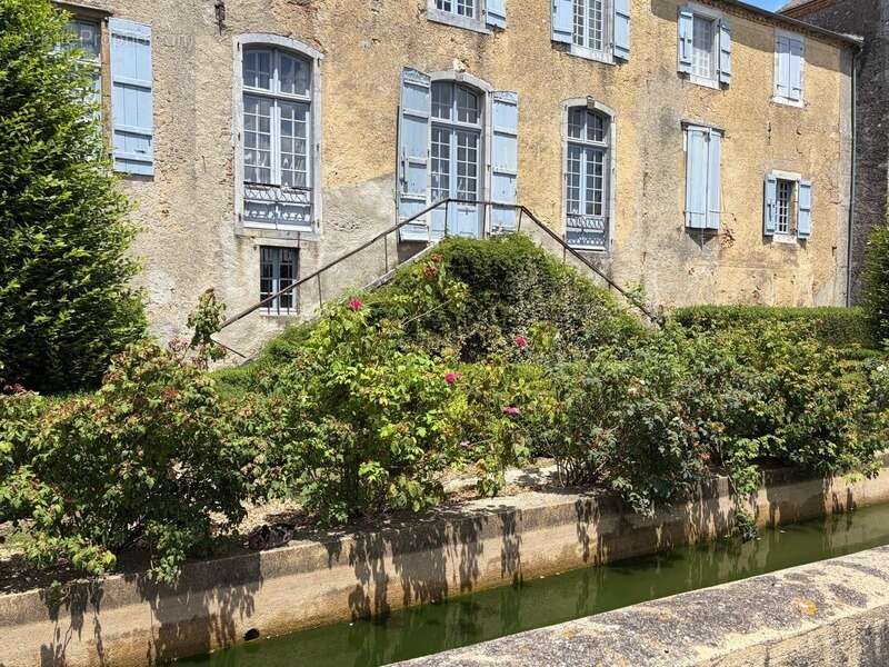 ELEGANT CHATEAU XVIIIs, sans travaux, sur 1 hectare clos de murs, jardin paysagé, chapelle, orangerie, dépendances, pour famille - photo 14