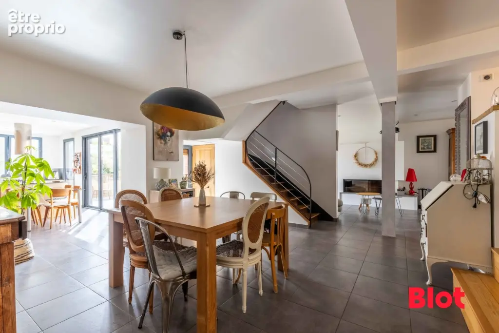 Maison 234 m² à Rennes  - photo 2
