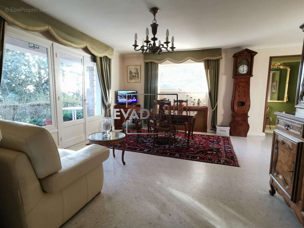 Maison à CHAZELLES-SUR-LYON