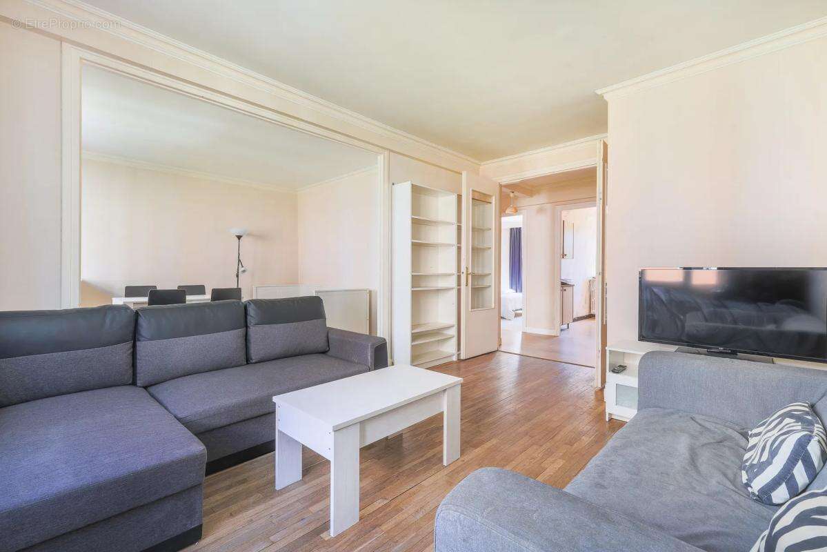 Appartement à COURBEVOIE