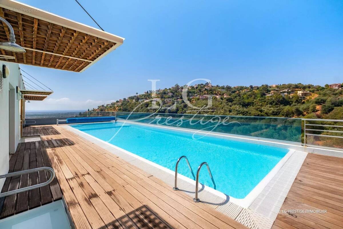 Appartement à MANDELIEU-LA-NAPOULE