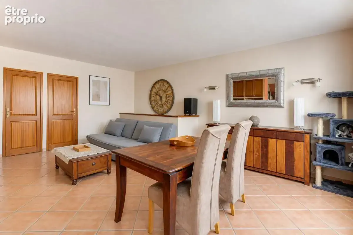 Maison de 5/6 pièces de 85 m² à Villeurbanne avec Garage et Cour - photo 2