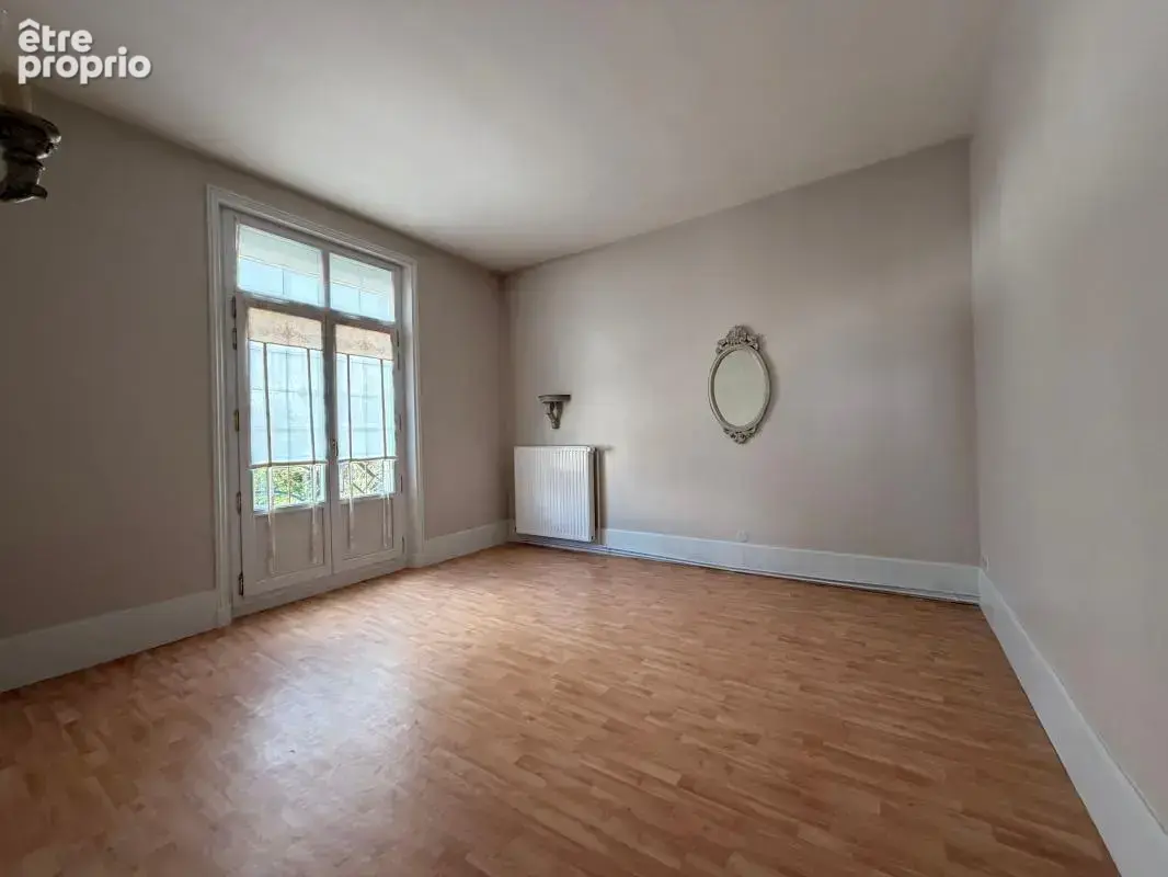 Sablons – Maison familiale en pierre avec 5 chambres, jardin et annexe - photo 5