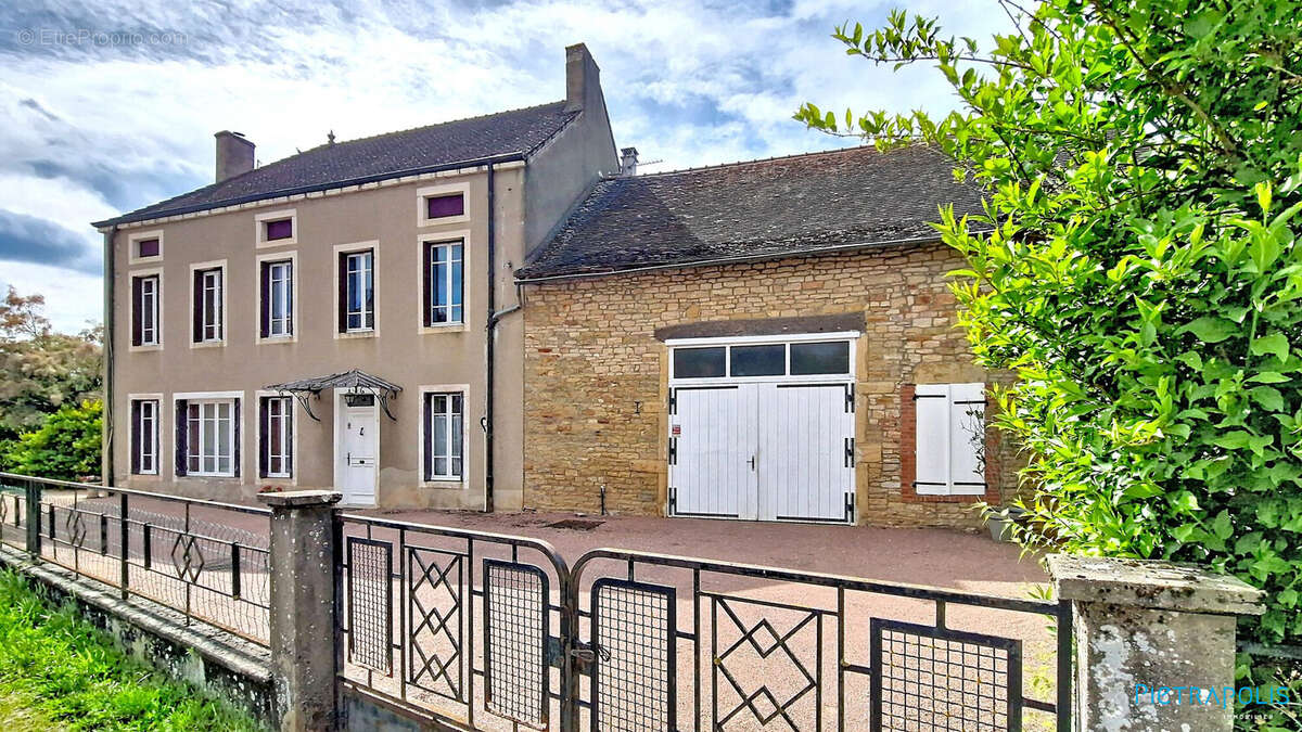 Maison à ETRIGNY
