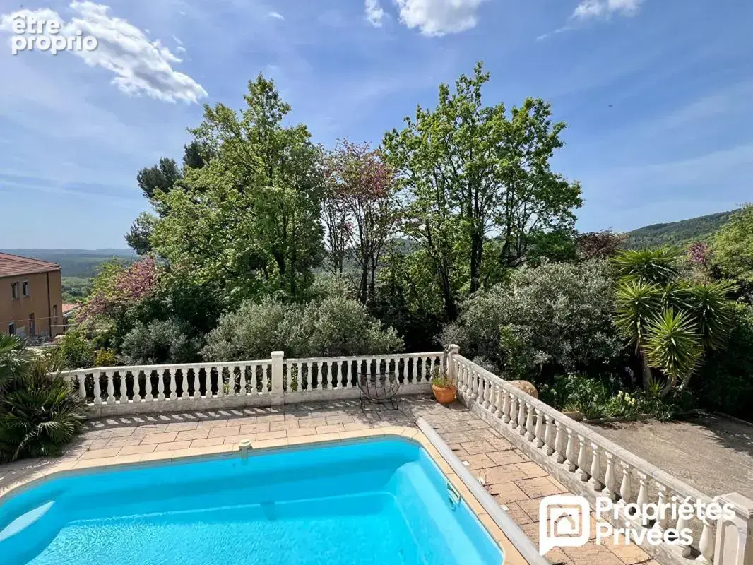 Maison de 4 pièces avec beau jardin, piscine et garage - photo 2