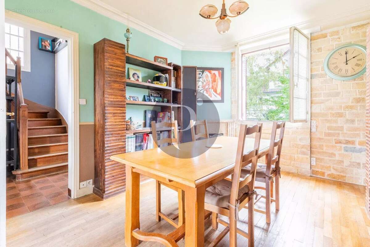 Maison à VERRIERES-LE-BUISSON