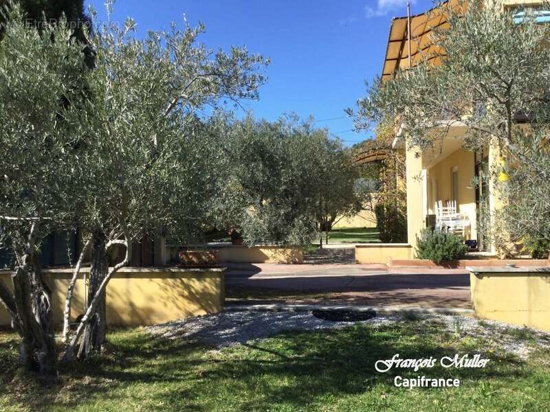 Appartement T4 96 m2 avec jardin au rez-de-chaussée d'une villa - photo 21