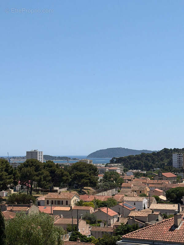 Appartement Toulon Ouest 4 pièce(s) 74 m2 avec balcon, cellier et parking collectif . - photo 3