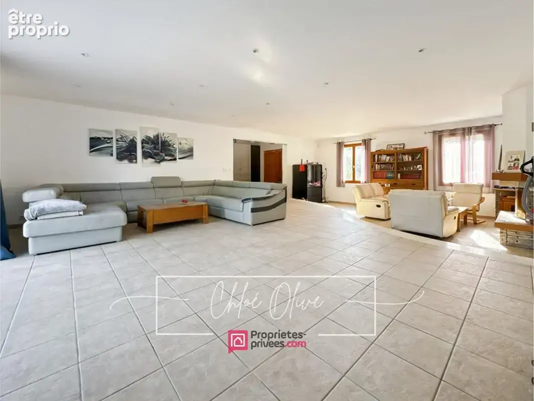 Maison familiale 310 m² , piscine- vue dégagée , crécy-la-chapelle - photo 3