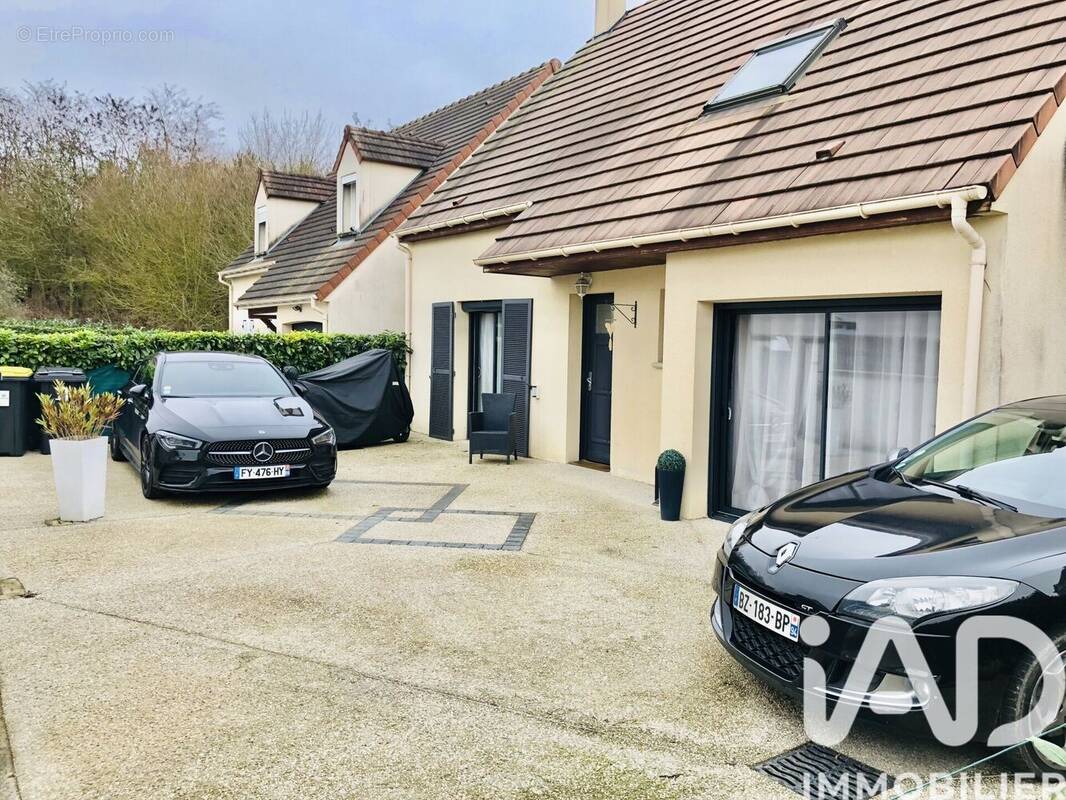 Photo 1 - Maison à SAVIGNY-LE-TEMPLE