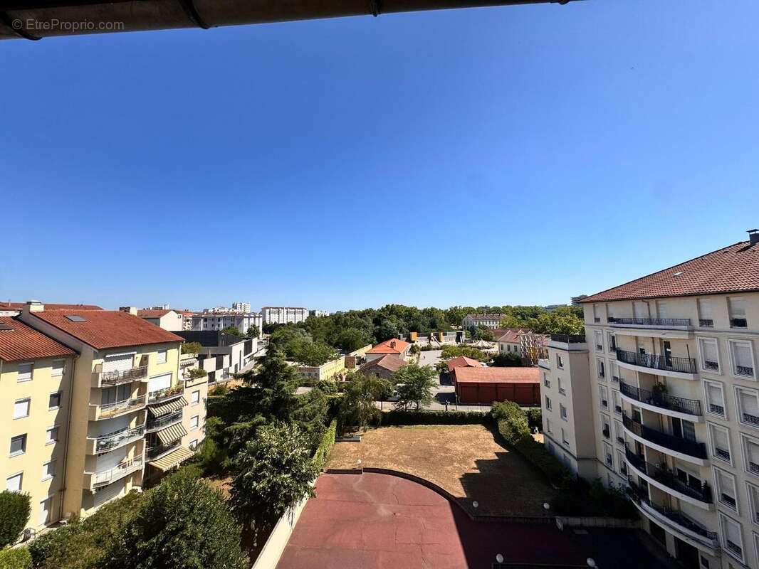   - Appartement à LYON-7E