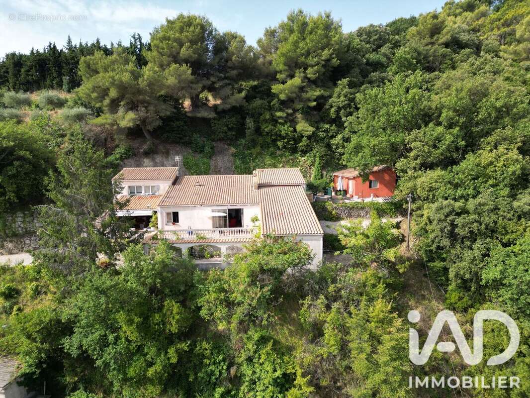 Maison 199 m² à Saint-Laurent-Du-Var  - photo 2