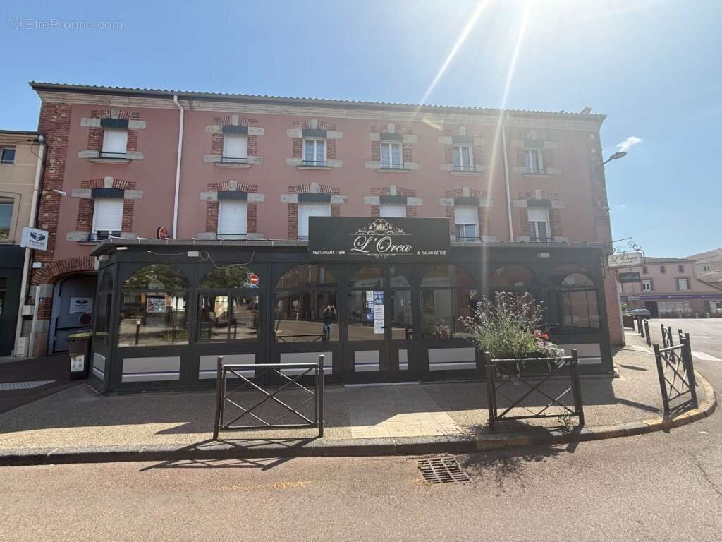 Commerce à ANDREZIEUX-BOUTHEON