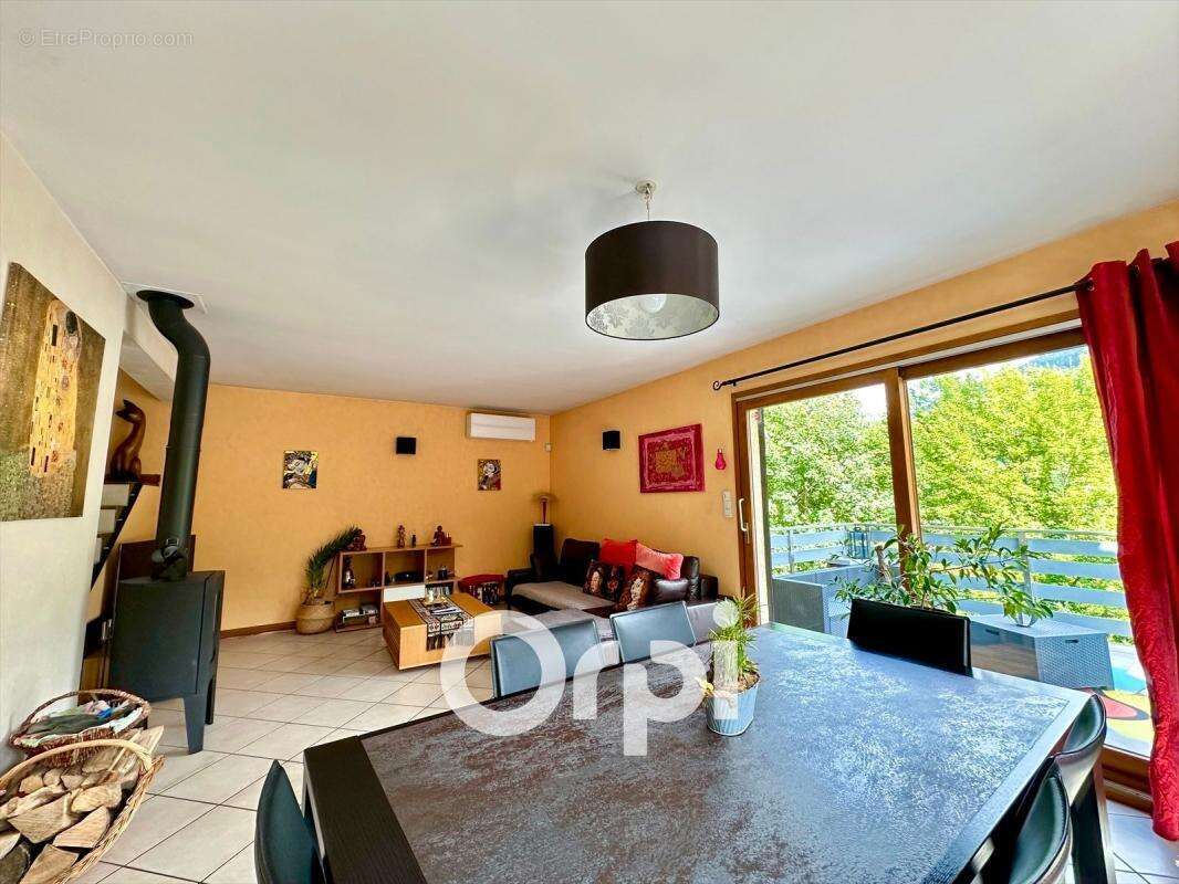 Maison à SAINT-MURY-MONTEYMOND