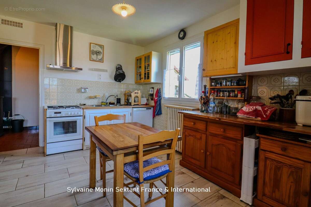 Maison à SAINT-RABIER