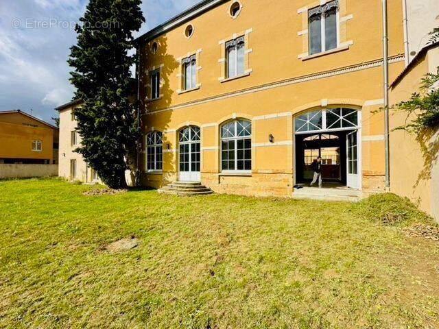 Appartement à COLLONGES-AU-MONT-D'OR