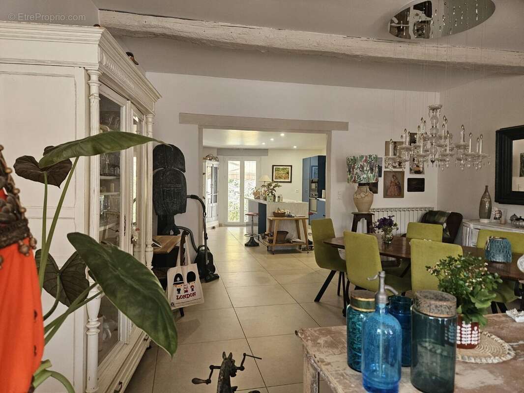Maison de caractère, grand garage, terrasses et piscine - photo 24