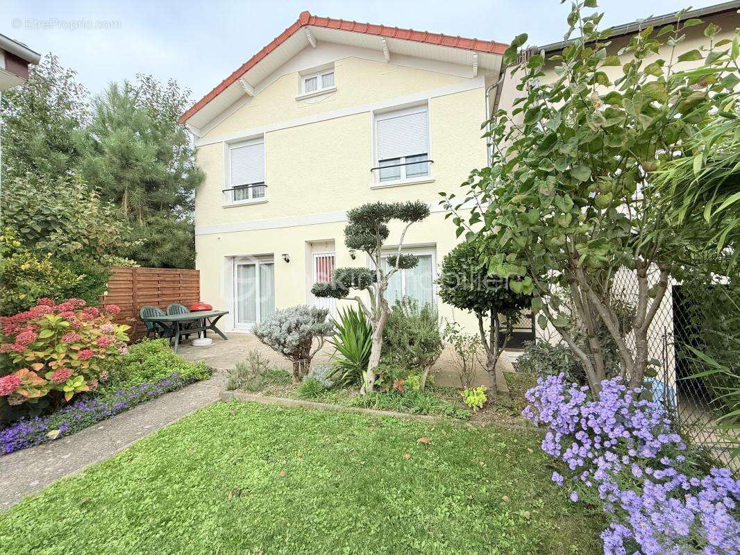 Maison non mitoyenne  106m²  6 pièces édifiée sur une parcelle de 270m² avec jardin et dépendances aux portes de paris - photo 21