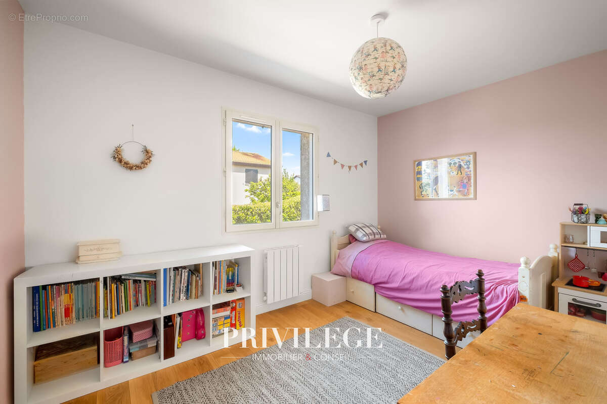 Maison à SAINT-GENIS-LES-OLLIERES