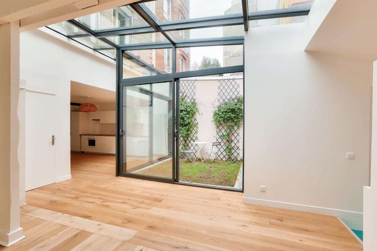 Commerce à PARIS-20E