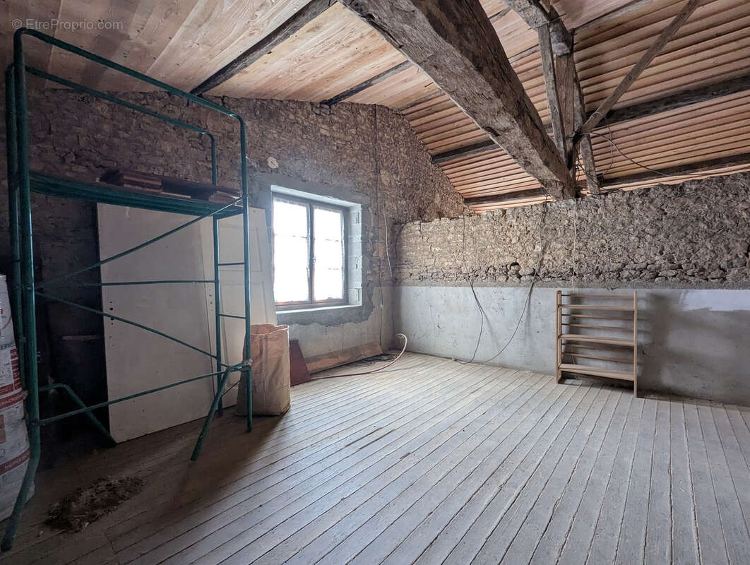 Maison à BAZOGES-EN-PAREDS