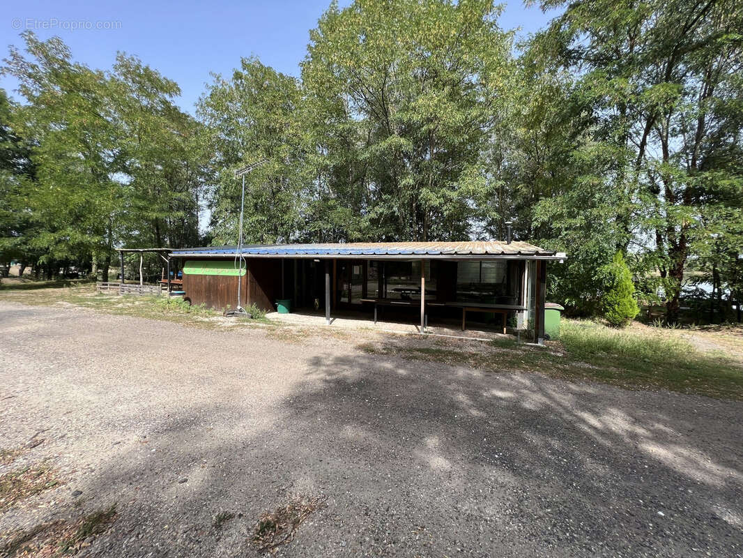Terrain à COURS-LES-BARRES