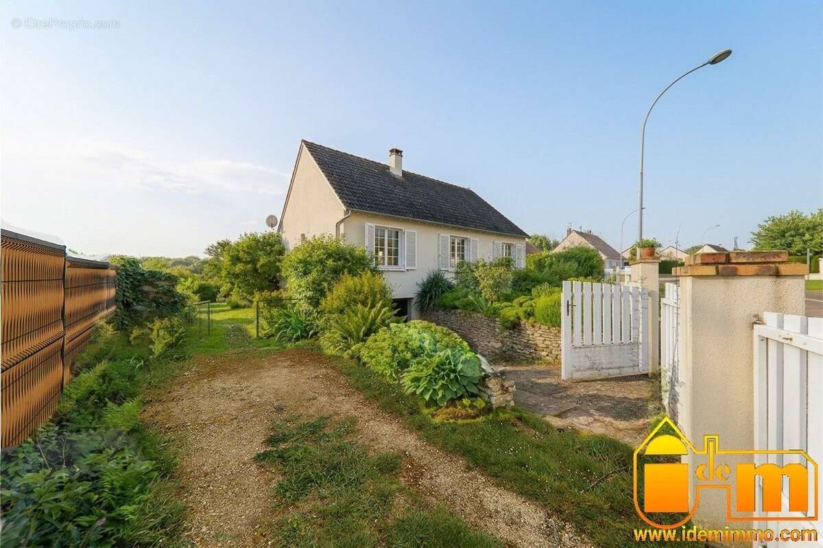 Maison à MEREVILLE