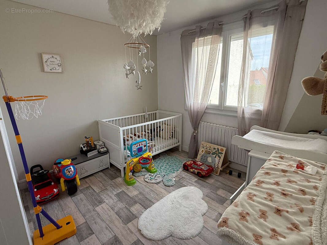 Maison familiale 4 chambres avec sous-sol total - Saint-Soupplets - photo 8