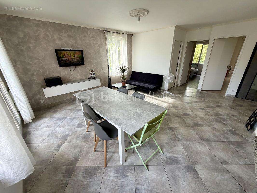 Appartement à SAINT-PIERRE-DU-PERRAY