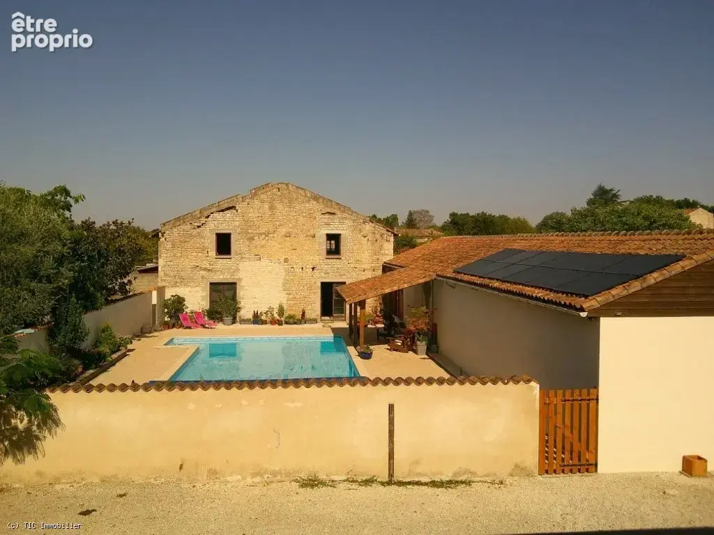 Superbe Maison Individuelle Avec Une Piscine Chauffée et Une Maison À Rénover - photo 40