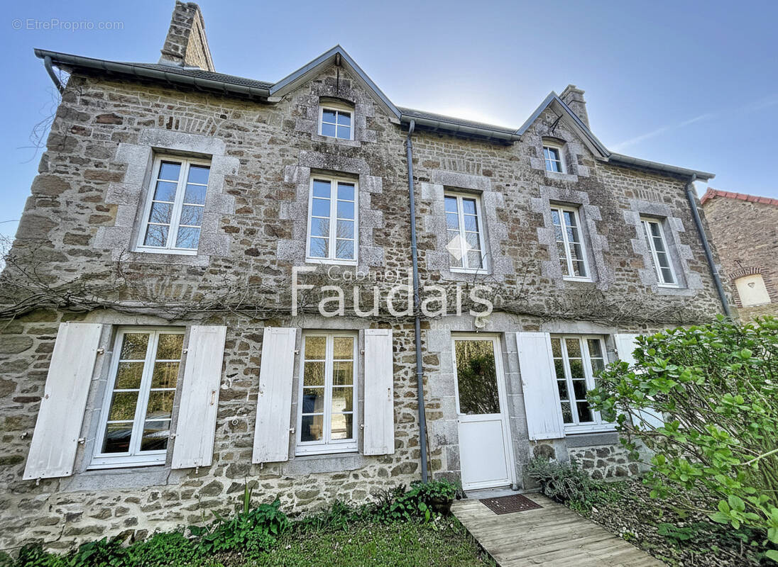 Maison à COUTANCES