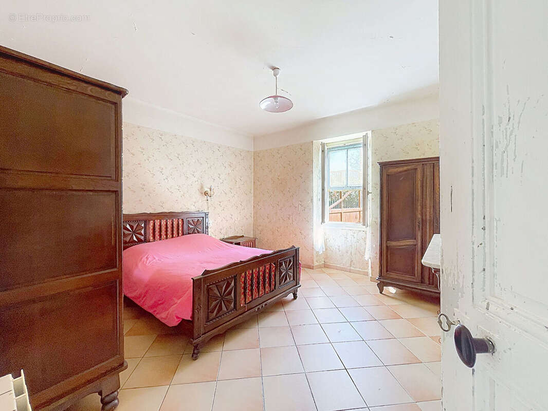 Maison à LE PUY-SAINTE-REPARADE