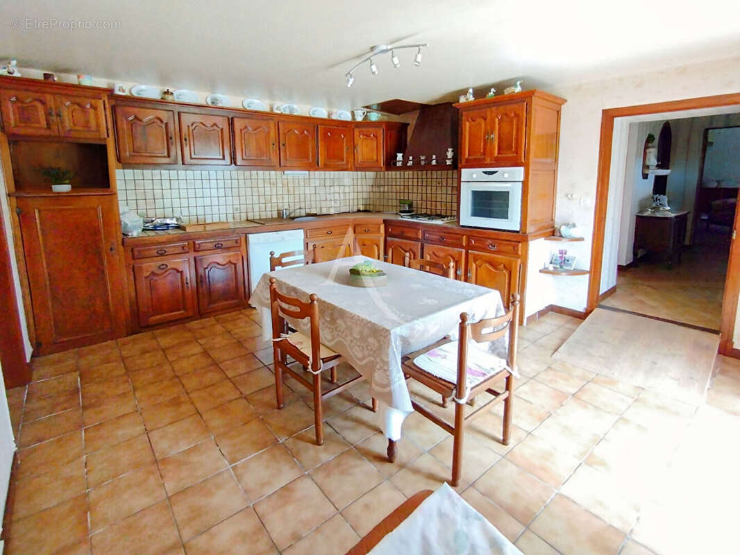 Maison à LES JUNIES