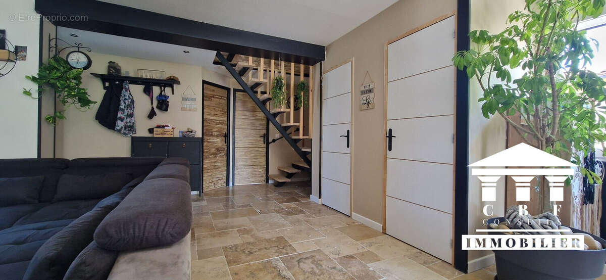 Maison 143 m² à Saint-Germain-Du-Plain  - photo 2