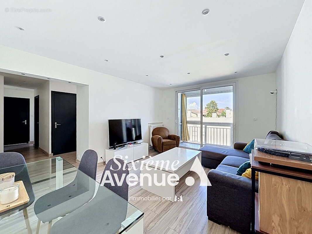Appartement à DECINES-CHARPIEU