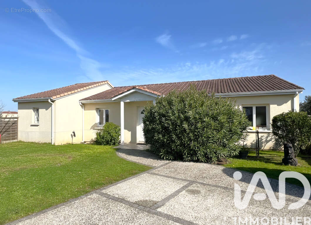 Photo 2 - Maison à VAYRES