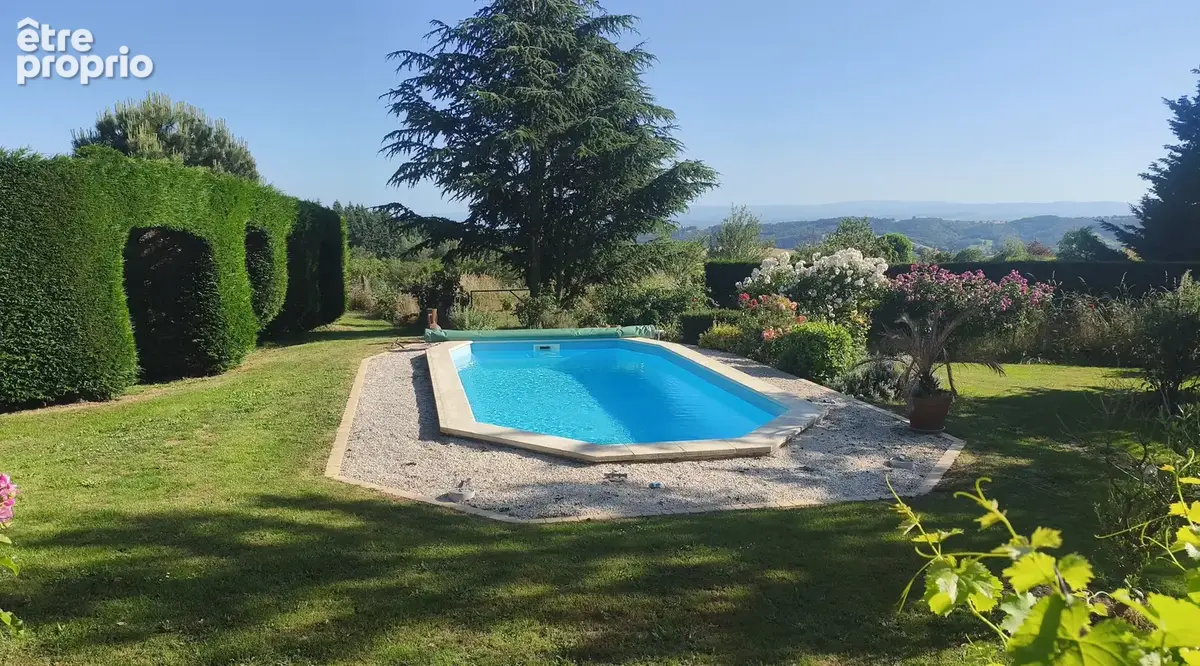 Proche Roanne, Maison de construction traditionnelle sur 3461m2 de terrain avec piscine et vue dégagée - photo 3