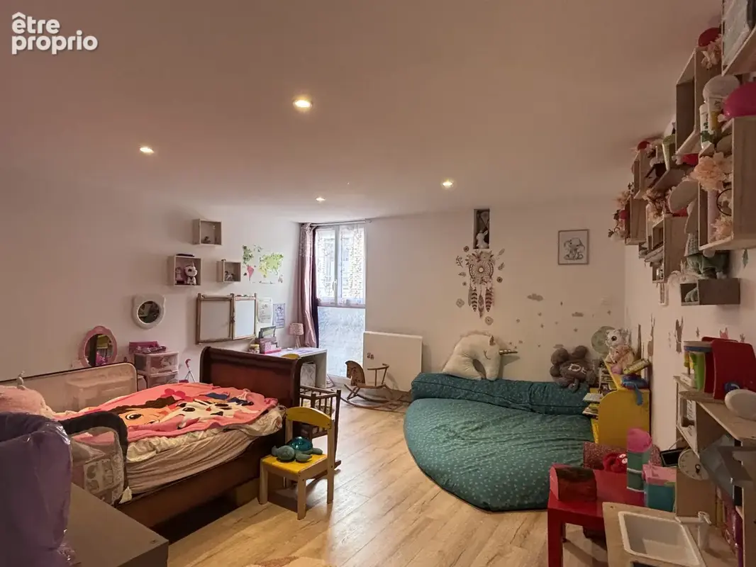 Agréable maison de ville avec 5 chambres confortables, jardin et grand garage. - photo 16