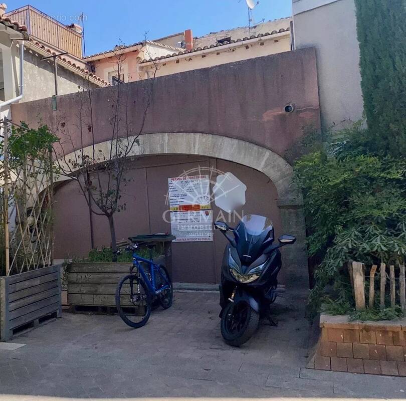 Commerce à L'ISLE-SUR-LA-SORGUE