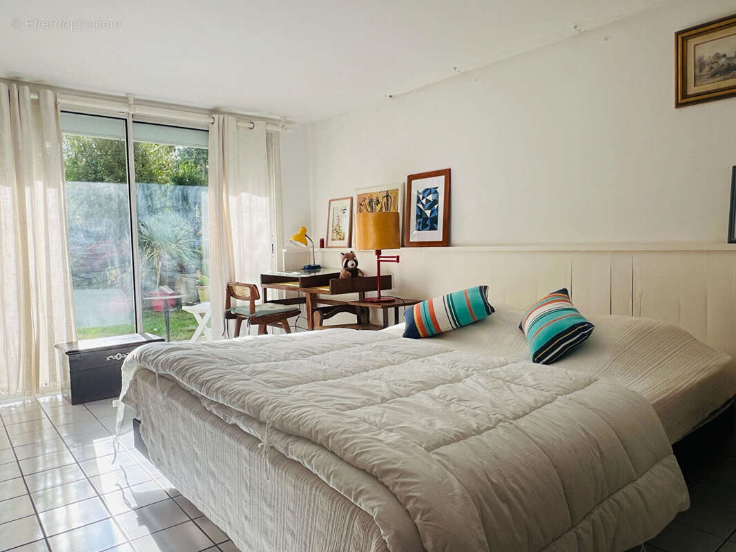 PROCHE PLAGE - Maison de 157 m² avec garage & atelier - photo 9