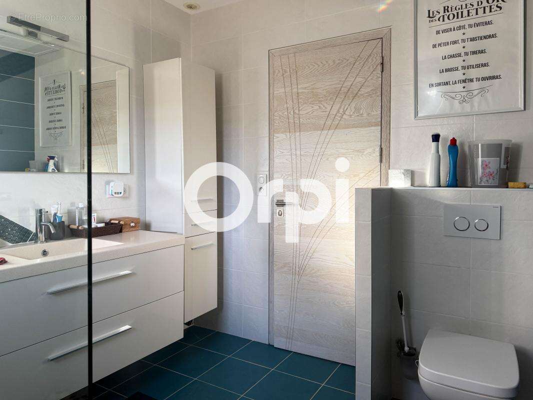 Maison à SAINT-LAURENT-DE-LA-PREE