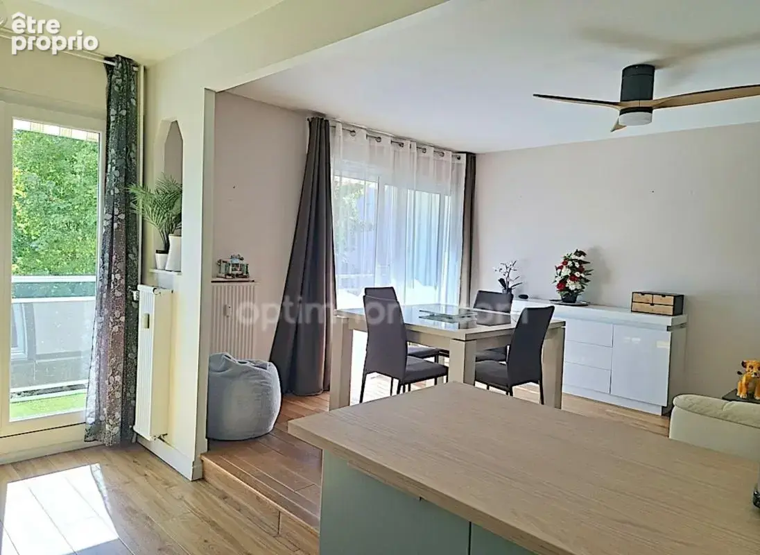 Appartement - 4 pièces - 3 chambres - 79 m² - Balcon - Garage et Cave - photo 3
